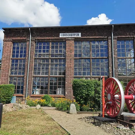 Modern-stadtnah-ruhig-parkplatz Und Geschirrspueler